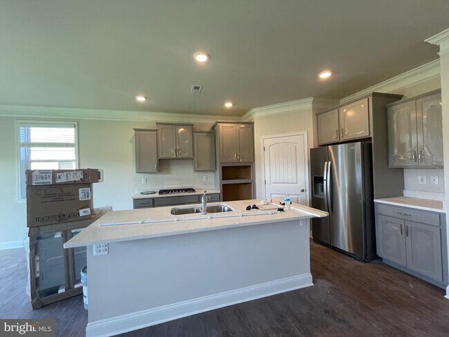 Building Photo - 33016 Blue Iris Rd