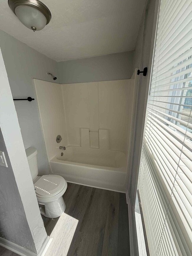 Building Photo - 205 4th St