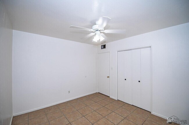 Building Photo - 250 W Catalina Dr