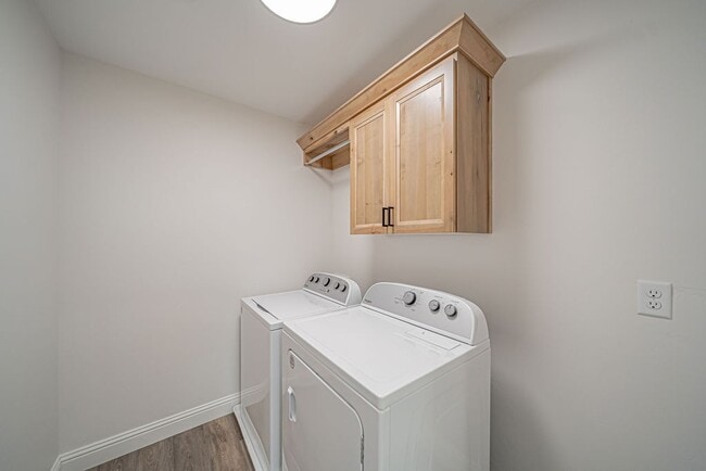 Building Photo - 4725 Witts End Wy