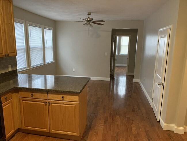 Building Photo - 15-17-17 Lorna Rd