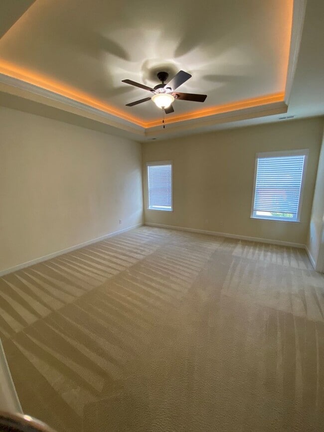 Building Photo - Spacious & Updated 3BR/3BA Home Near Shopping & Interstate Access!