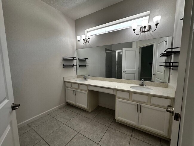 Building Photo - SAWGRASS - 4BR/2BA HOME