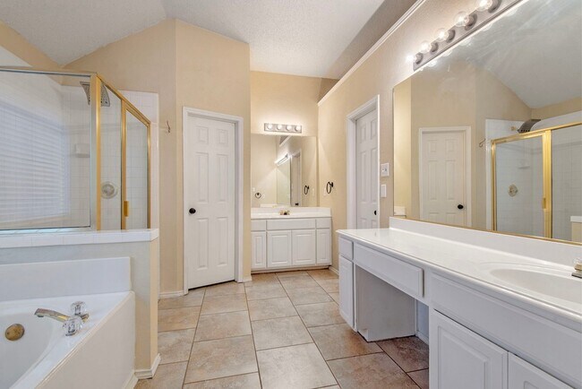 Building Photo - 10217 Max Ln