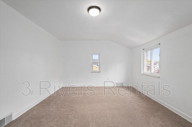 Building Photo - 1419 Dagmar Ave