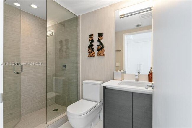 Building Photo - 300 Sunny Isles Blvd