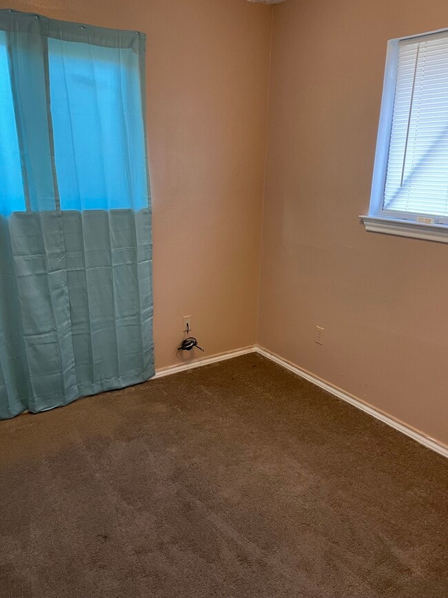 Building Photo - 1408 Bluffview Dr