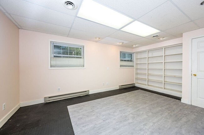 Building Photo - Generously Sized Midlothian Home Move In R...