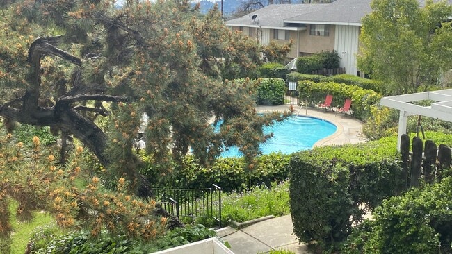 Building Photo - 770 E Mariposa St