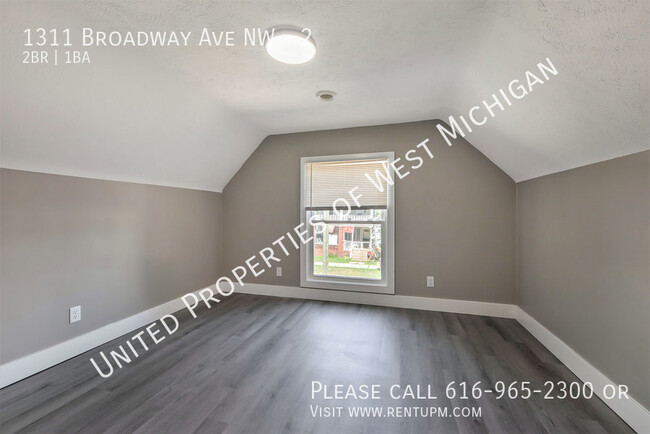 Building Photo - Available Now | Newly Updated 2 Bedroom, 1...