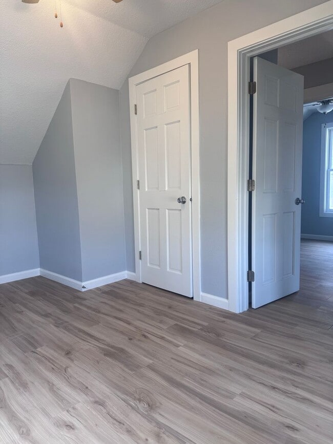 Building Photo - Remodeled 4 Bedroom 1 Bathroom Home