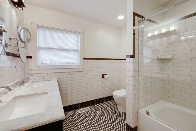 Building Photo - 145 Hendrix Ave