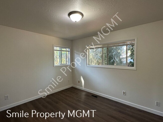 Building Photo - 1003 NE 175th Ave