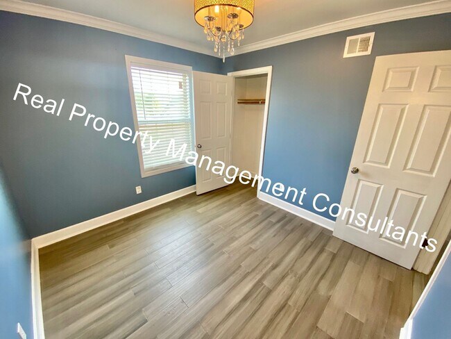 Building Photo - 3 Bedroom in Lees Summit School District