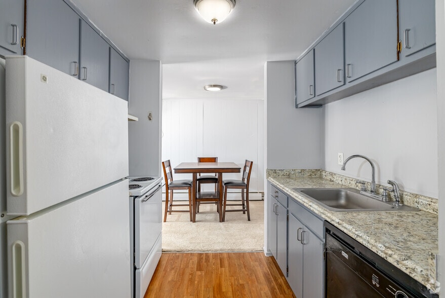 Primary Photo - Arch Manor