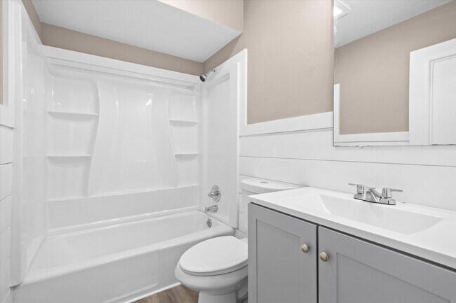 Building Photo - 19 Manor Dr