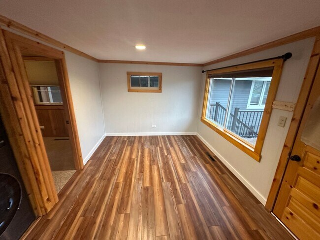 Building Photo - Beautiful Manitou Home With Sweeping Mount...