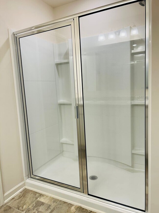Building Photo - Wow 3 bedroom 2.5 bathroom townhome minute...