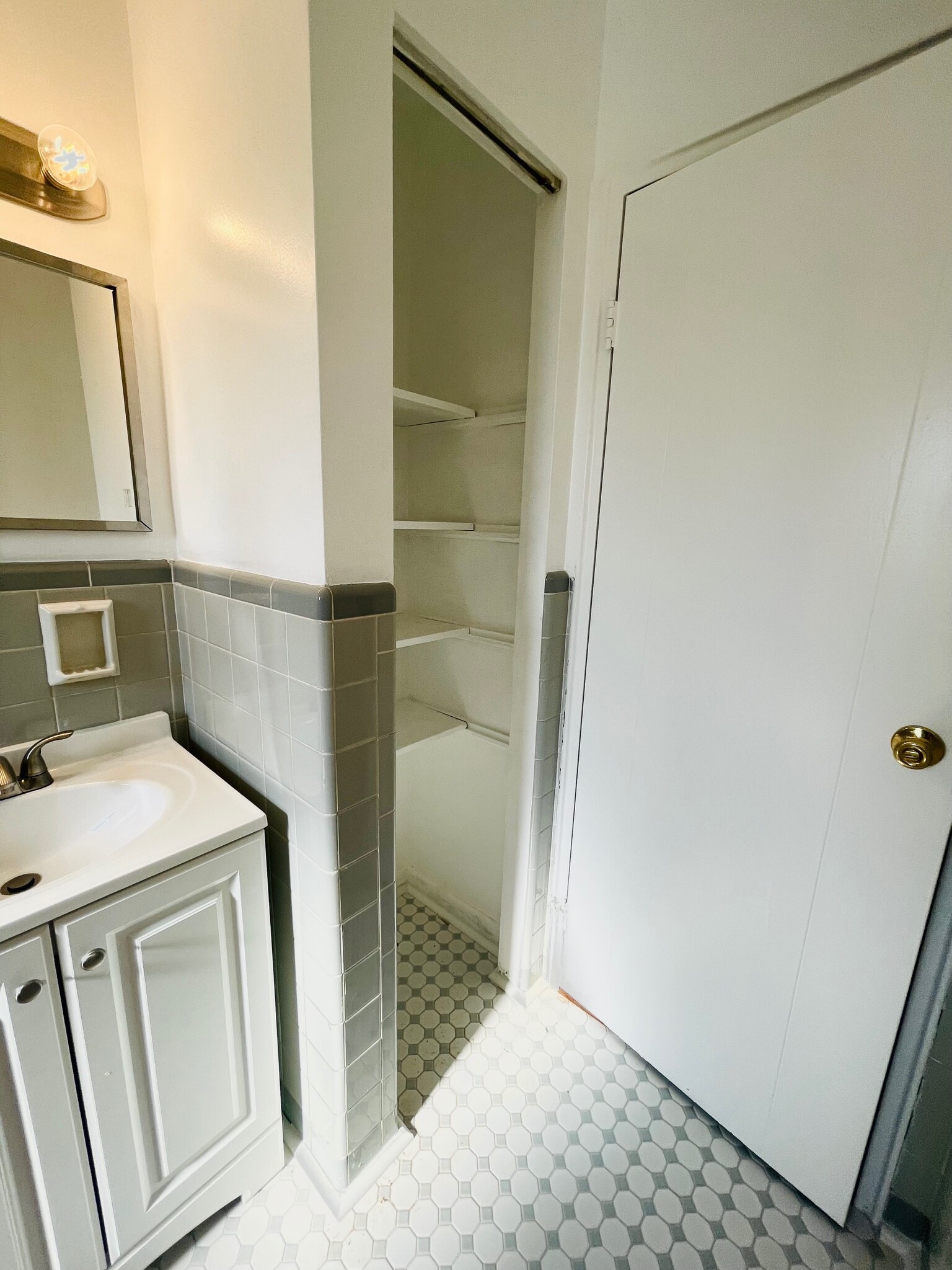 Building Photo - 7803 Lake Ave