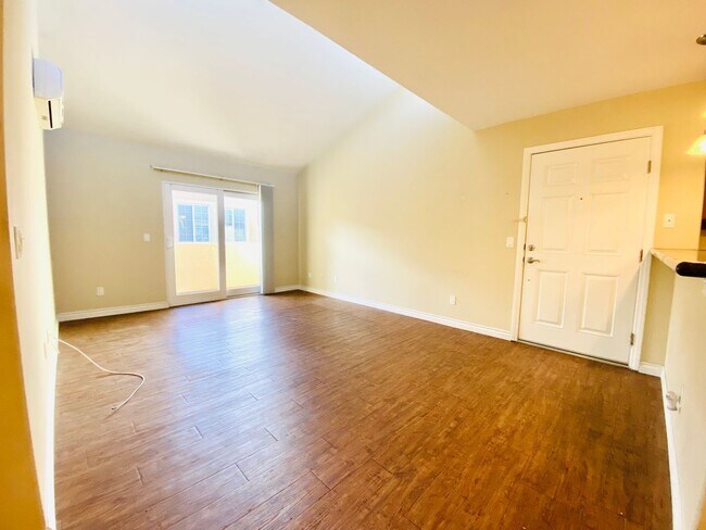 Building Photo - AVAILABLE JUNE 1st! CENTRALLY LOCATED 3BD/...