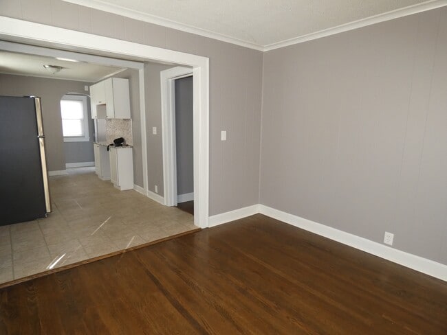 Building Photo - 814 E 23rd Ave