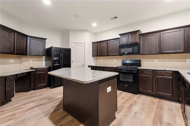 Building Photo - 613 Stonehurst Ln