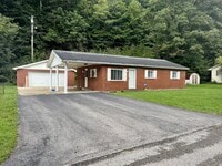 Building Photo - 215 Pleasant Valley