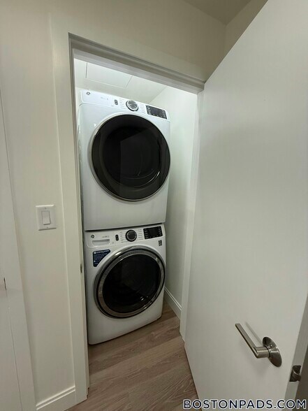 Building Photo - 1079 Commonwealth Ave