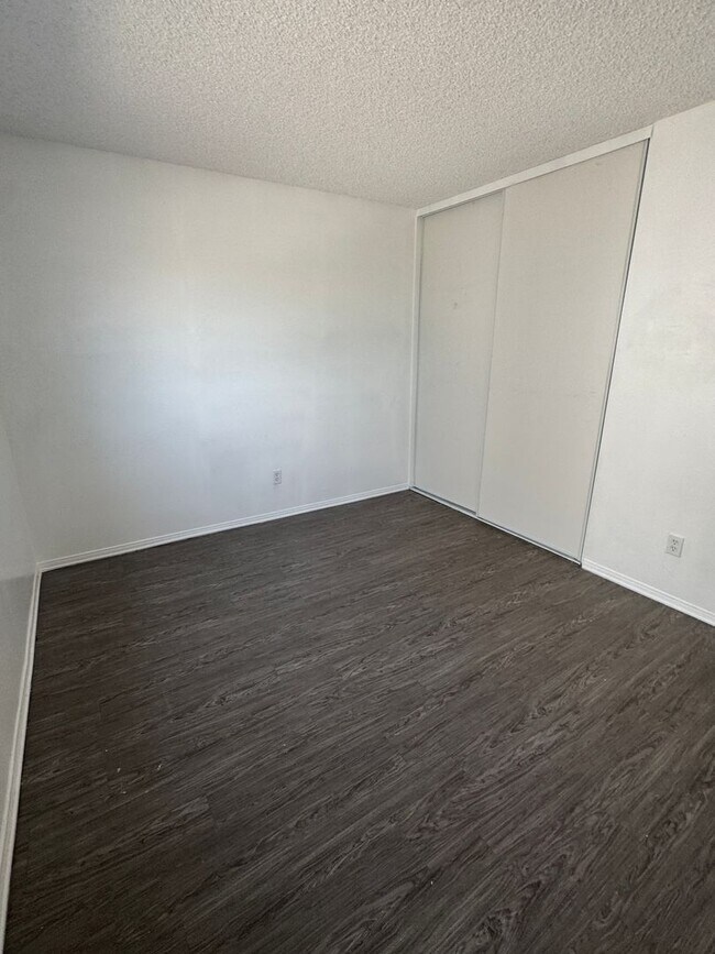 Building Photo - 16010 Dorsey Ave