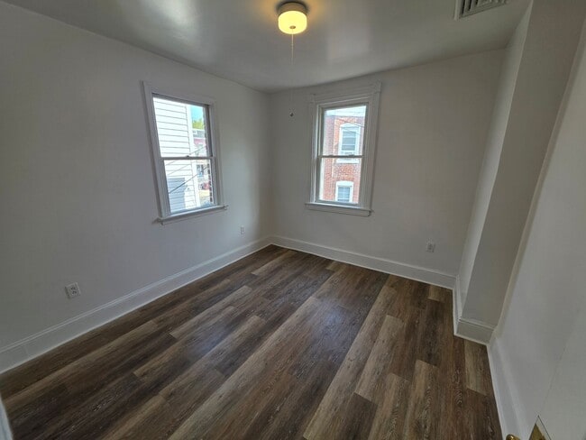 Building Photo - 1615 Lancaster Ave