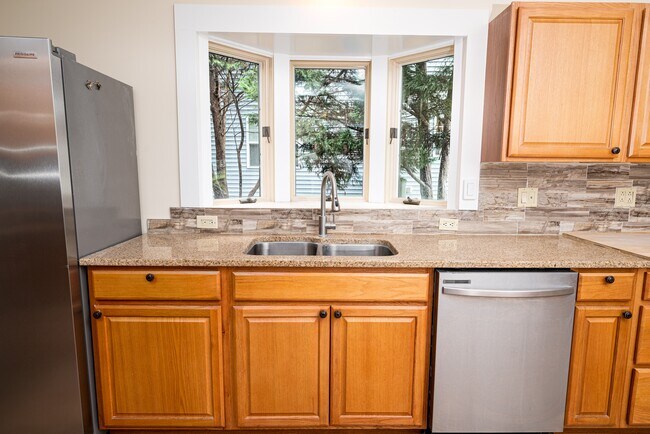 Building Photo - 6118 Gondolier Dr