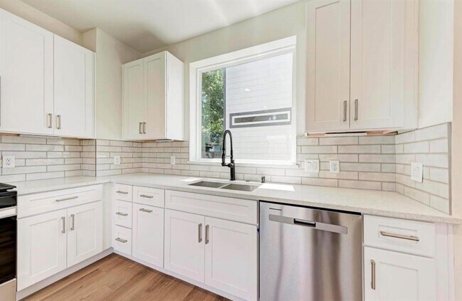 Building Photo - 502 Tillery St