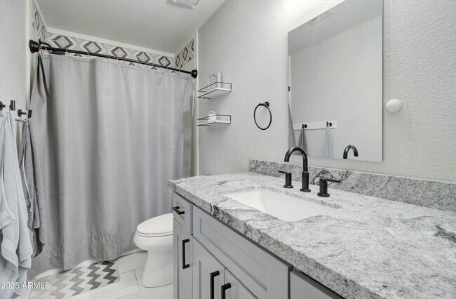 Building Photo - 372 W Larona Ln