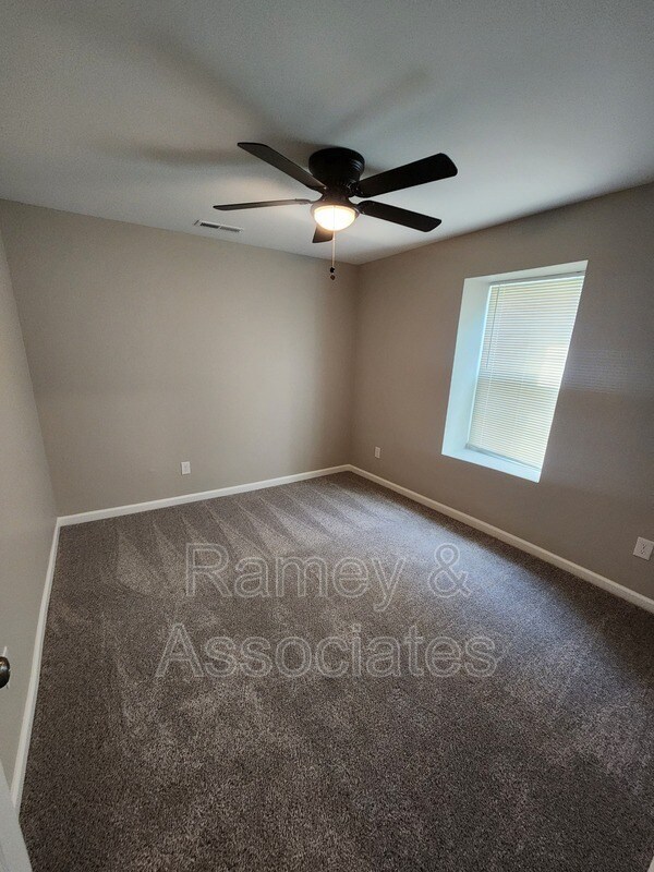 Building Photo - 515 S 20th St