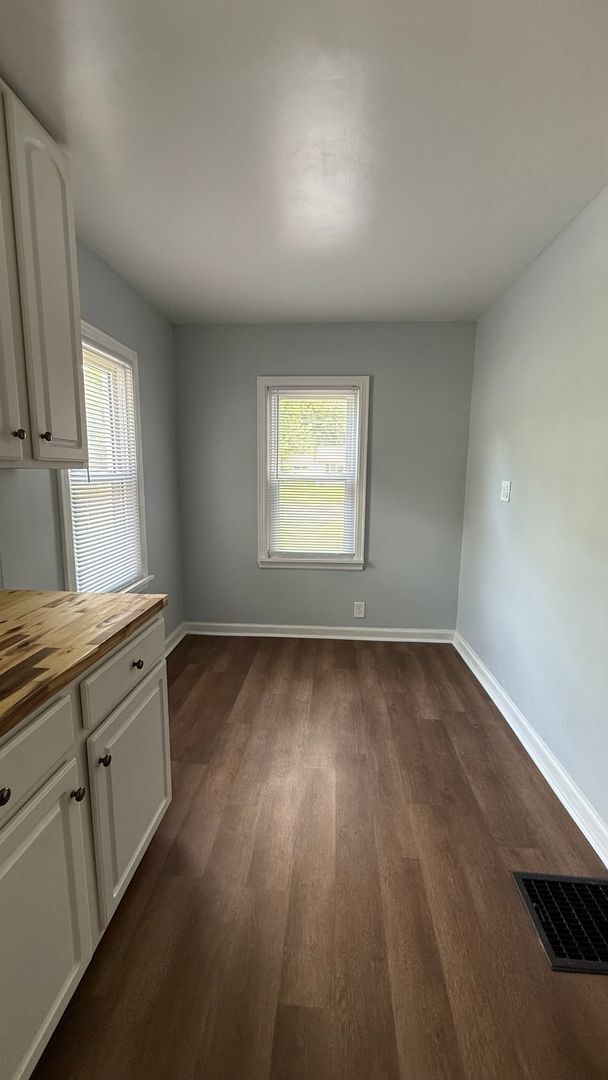 Building Photo - Cute! Renovated 2 Bedroom Home near Anderson Univ
