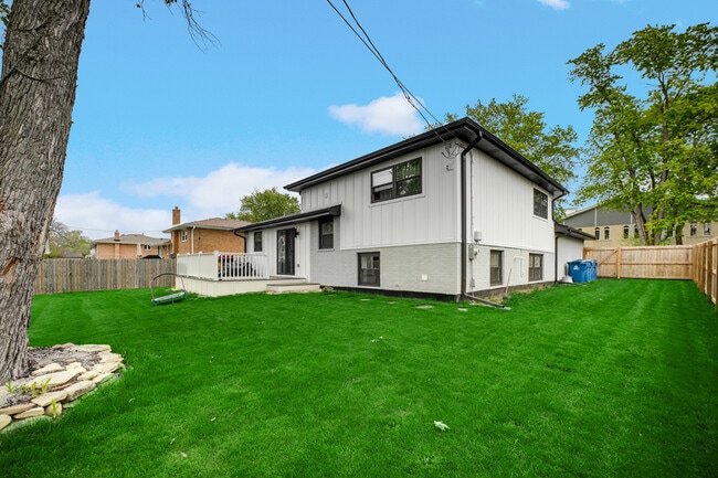 Building Photo - 10324 S 81st Ave