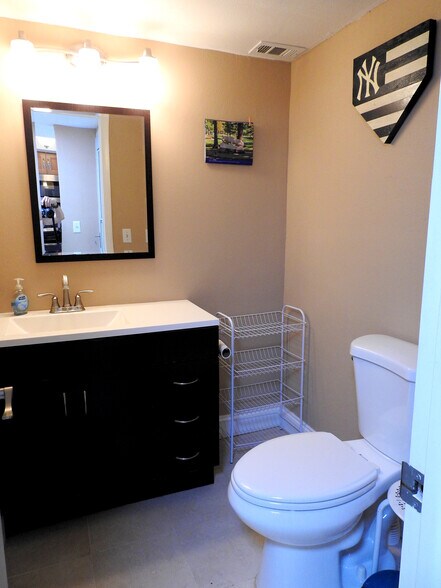 Building Photo - 2620 Cove Cay Dr