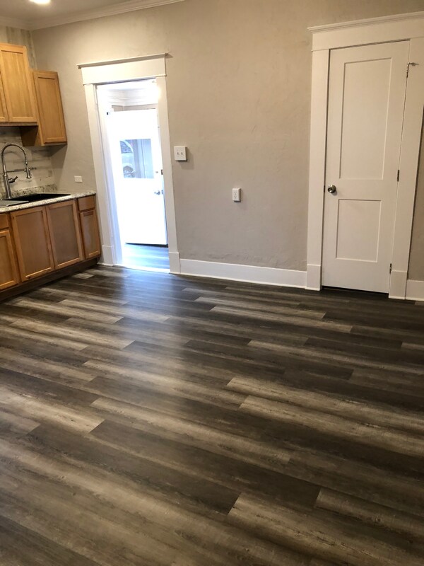 Building Photo - 507 Douglas St