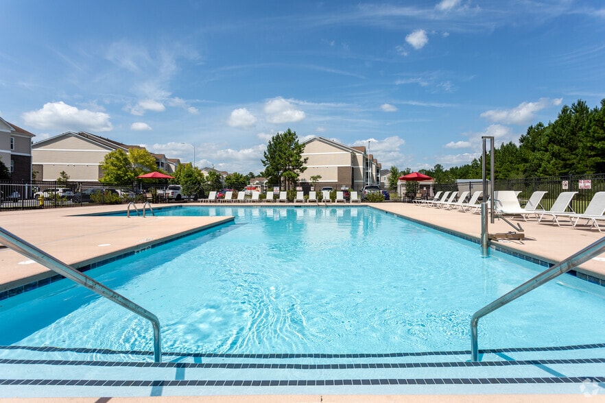 Pool - The Arbors at Carolina Forest