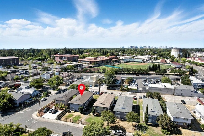 Building Photo - Remodeled 2-Bedroom Gem Near Sac City College - $1900/month!