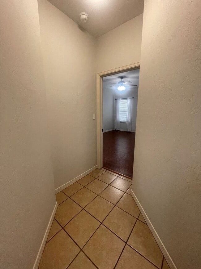 Building Photo - Gorgeous 4 bedroom/3 bathroom home located...