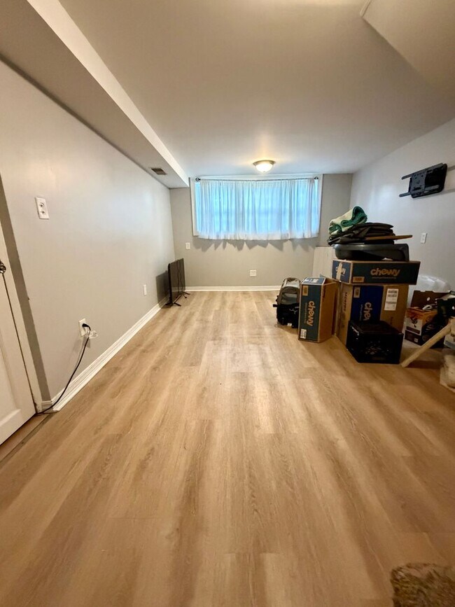 Building Photo - 300 Winding Way