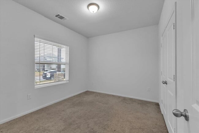 Building Photo - 209 Oldbridge Dr