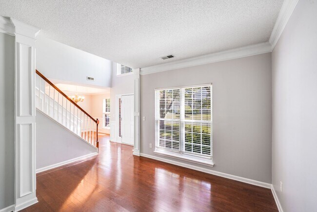 Building Photo - Beautiful 3BR/2.5BA Near Rivergate & Charl...