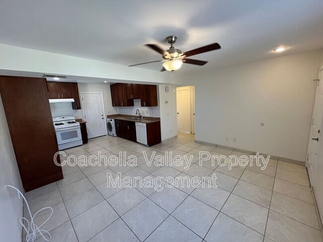 Building Photo - 422 Rosa Parks Rd