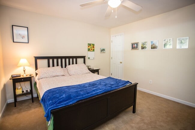 Building Photo - Cute and Quiet West Side Duplex!