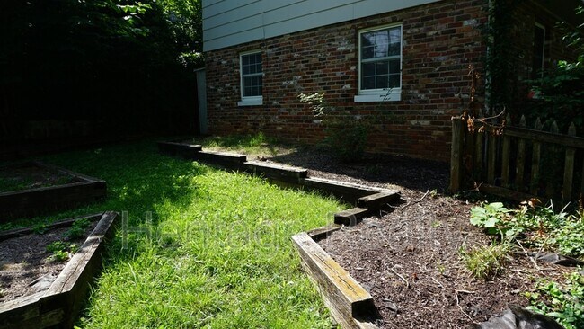 Building Photo - 529 Bardon Rd NW