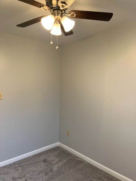 Building Photo - 30 Carolyn Terrace