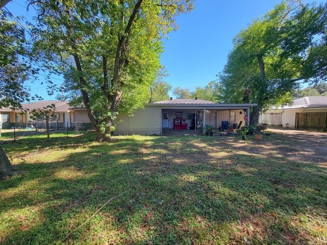 Building Photo - 1107 Milam St