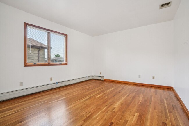 Building Photo - 2402 Hammett Ave